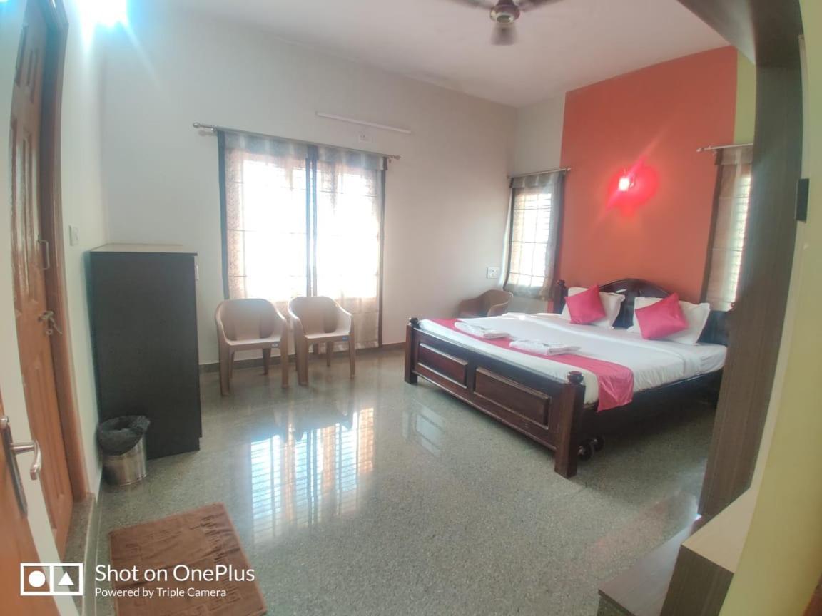 Nandan Home Stay Mysore Luaran gambar